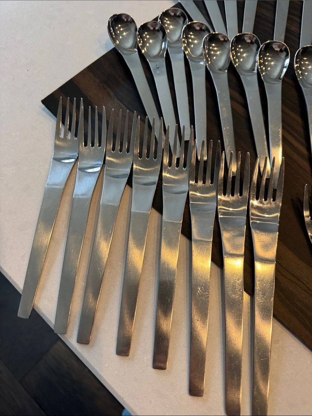 Dalia Stainless Steel Cutlery Set - Silver Flatware Collection 20/12. 8 pc